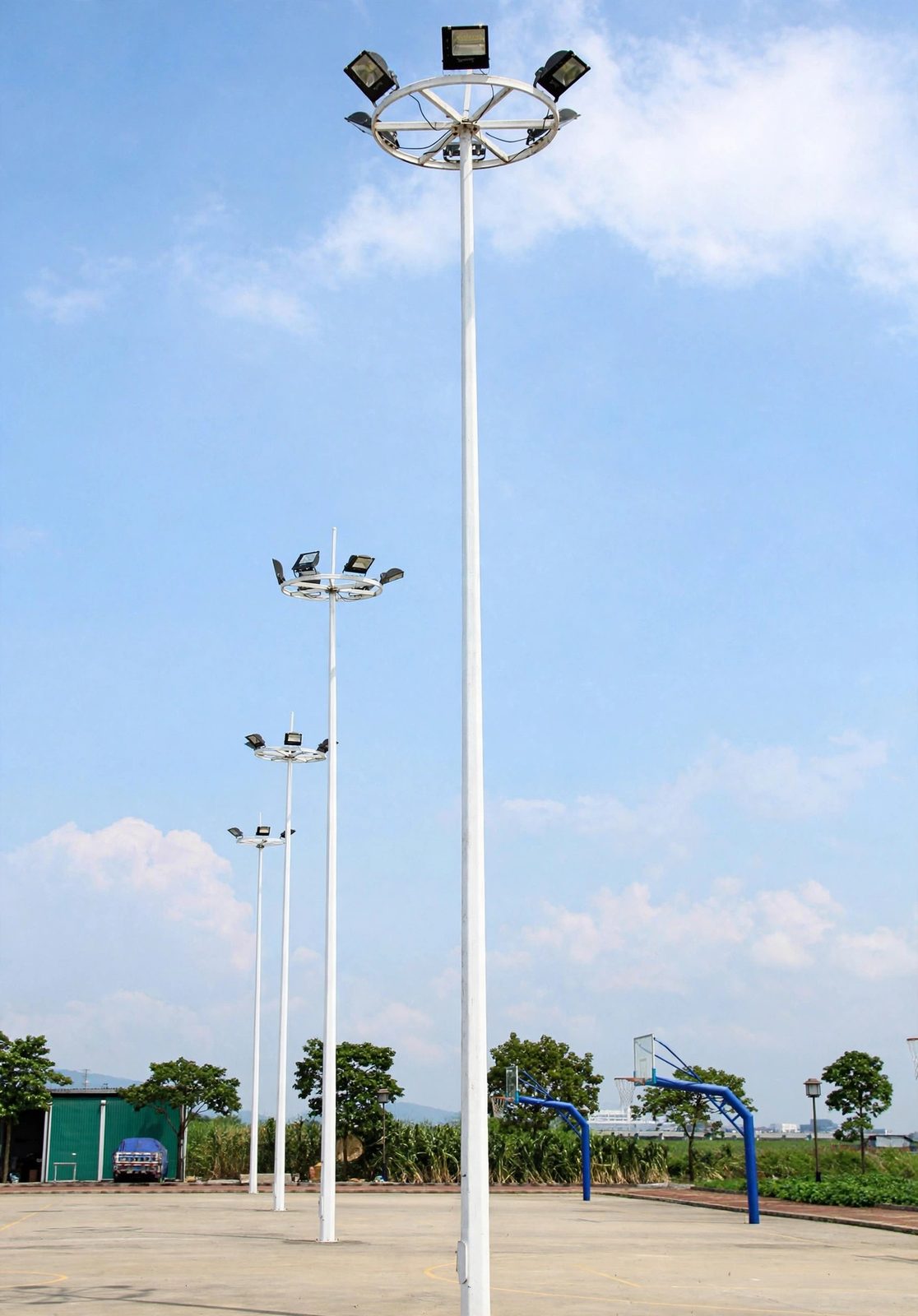 High-mast lighting with ring crown